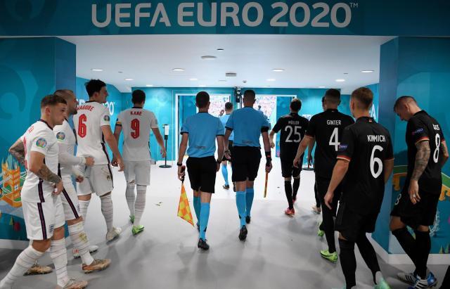 【现场手记】德国出局，英德球迷大合唱《足球回家》！